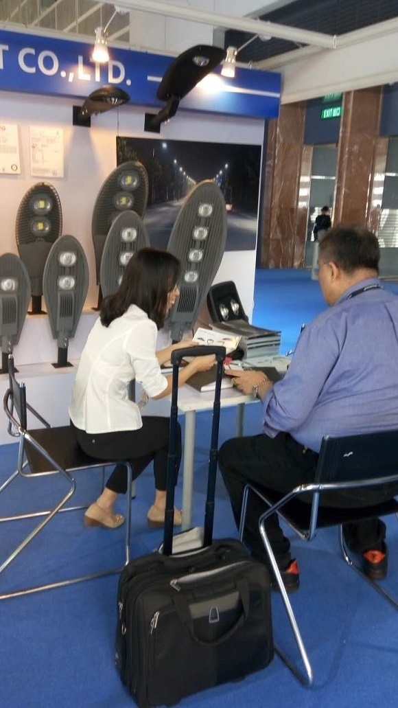 客戶對漢鼎綠能led燈具，購買意愿較高，希望展會結束后到工廠參觀